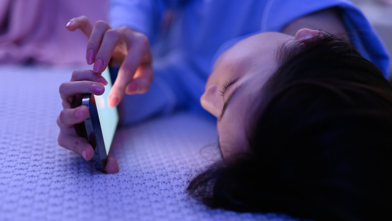 「睡眠不足は認知症の一因になる」と判明…世界一「寝不足」な国、日本への警鐘