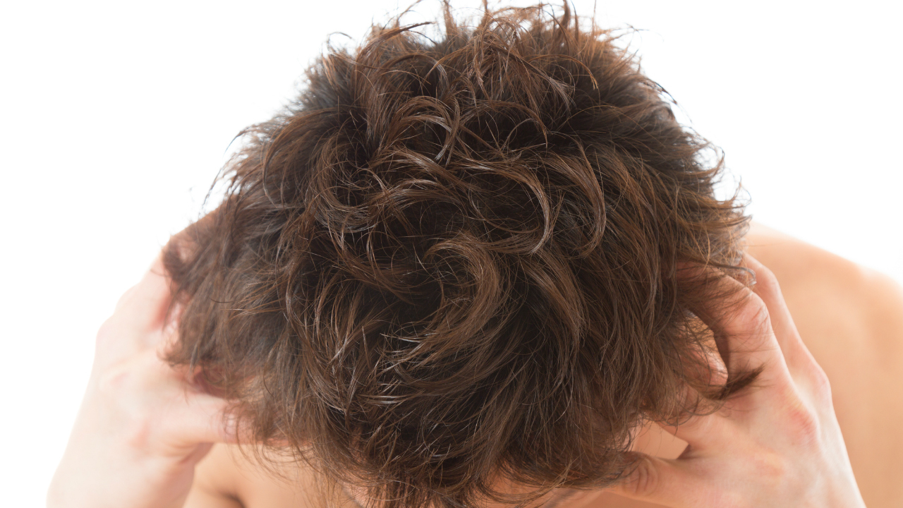 頭皮と毛穴の皮脂を取り除くシャンプーの重要性