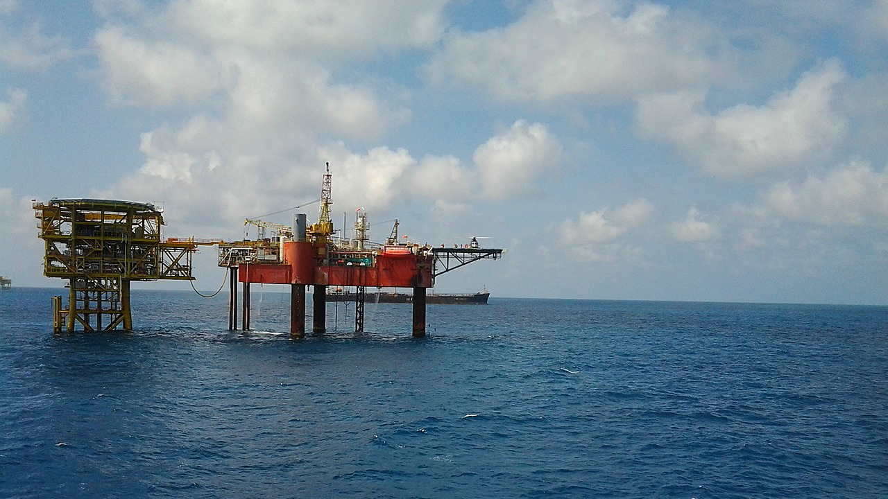 スリランカの海洋ガス田開発を揺さぶる原油安