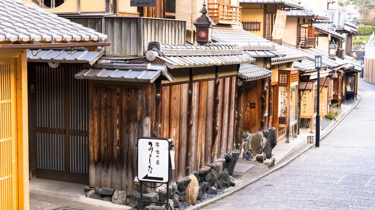 規制がすごい！京都「1200年続く古都の姿」を維持できるワケ