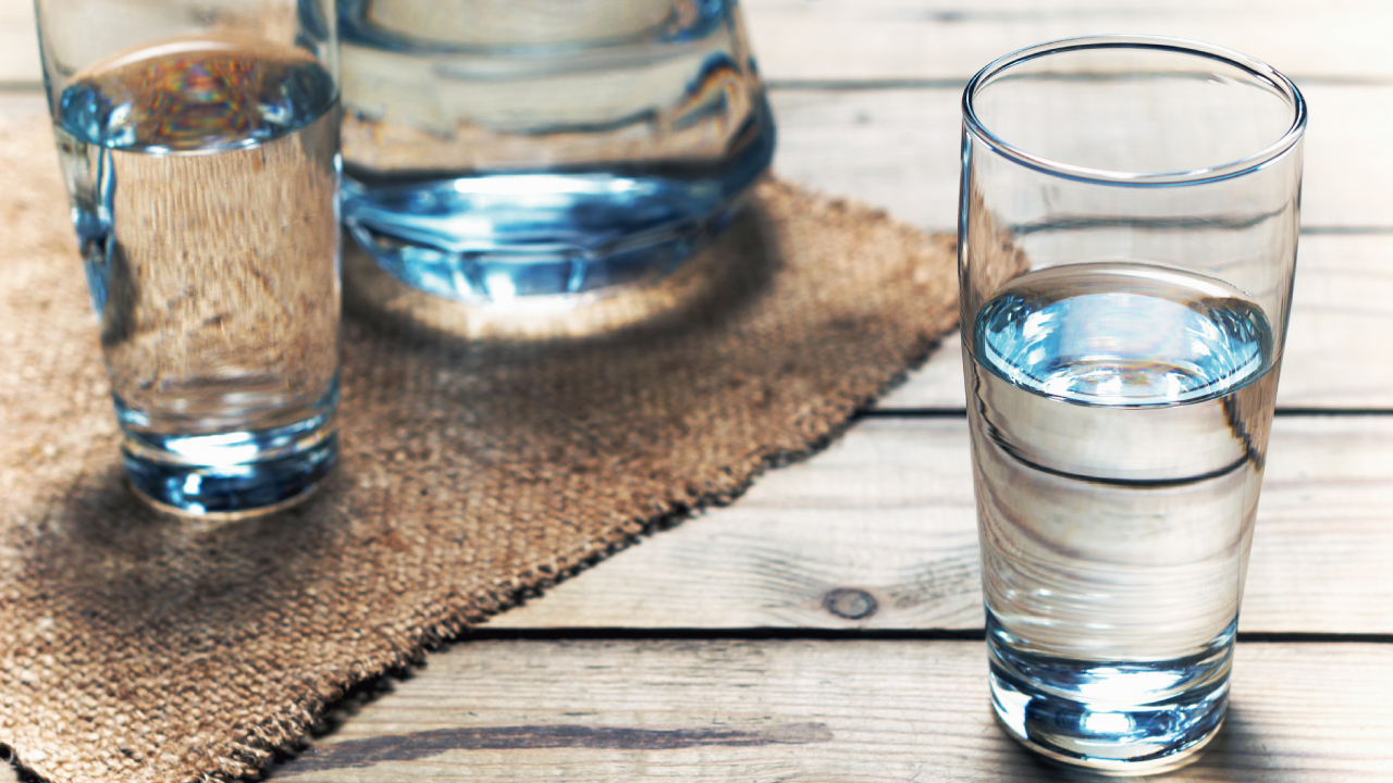 朝に飲む「コップ１杯の水」が便秘予防になる理由