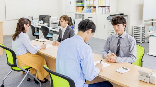 「家賃債務保証」に加入することを契約時の条件としているケースが増えているという。（※写真はイメージです／PIXTA）