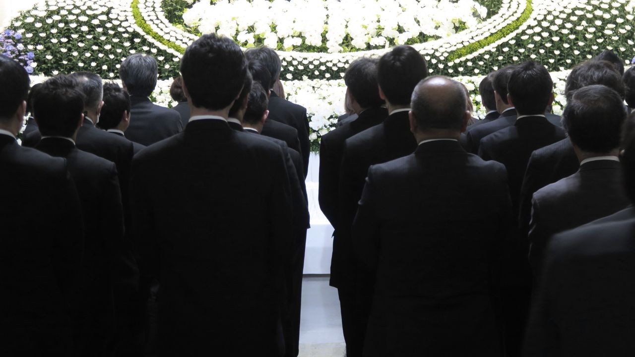 創業者が亡くなってしまった…「社葬」を開催する際の進め方と注意点を解説