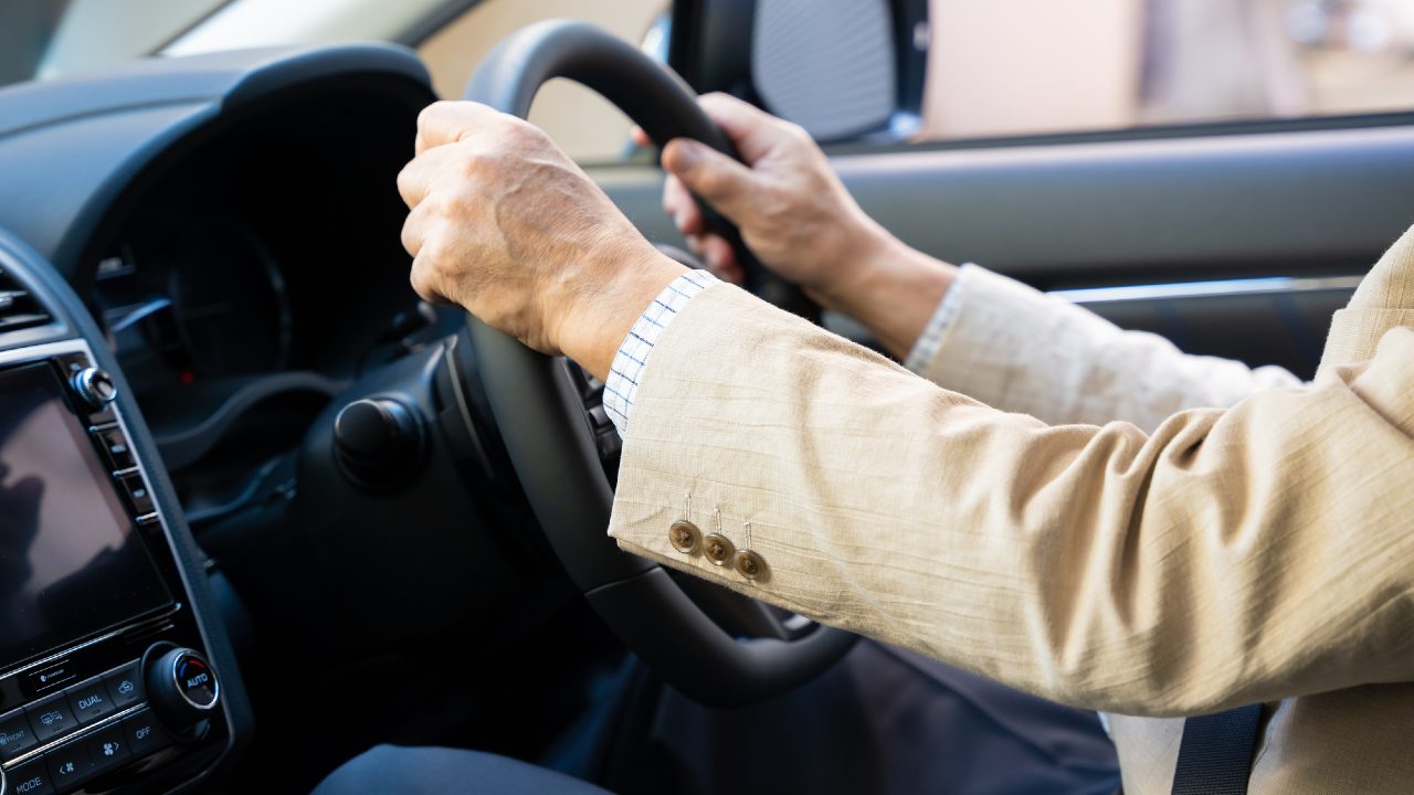 「高齢者の運転免許更新」は認知症「早期発見」の機会になる【専門医が解説】