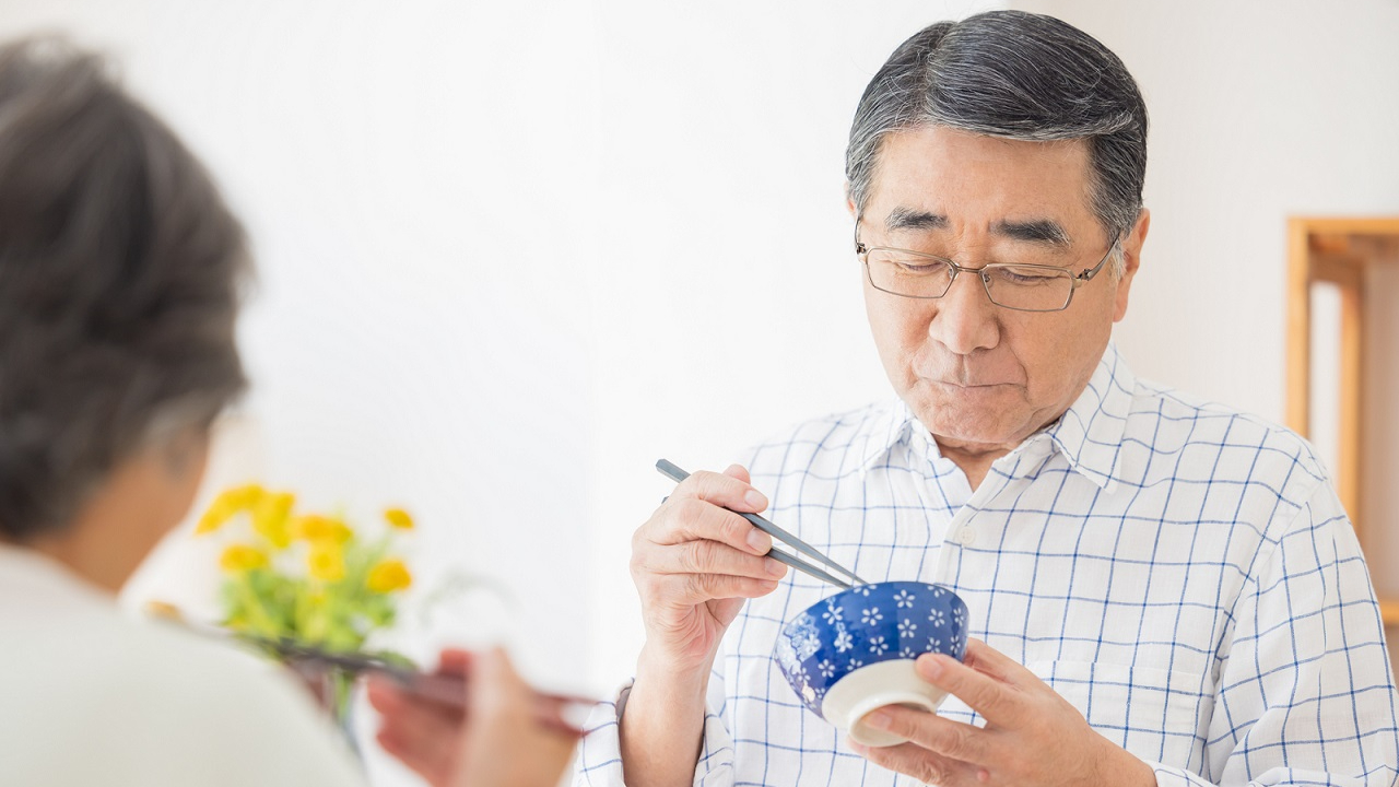 銀行さんが言うことだから…退職金2,500万円の61歳・元公務員男性、営業マンの“熱烈勧誘”にほだされて〈新NISA〉で投資→60歳妻の「ひと言」に冷や汗のワケ【CFPの助言】