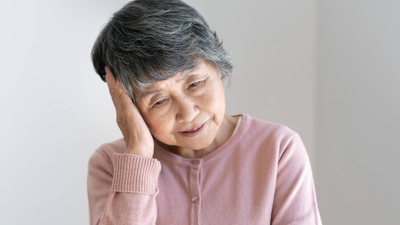 父親の世話のため50代で介護離職した74歳おひとりさま女性。相続した8,000万円はいつの間にか宗教団体に…10年後に姪が目にした「まさかの光景」【相続の専門家が解説】 