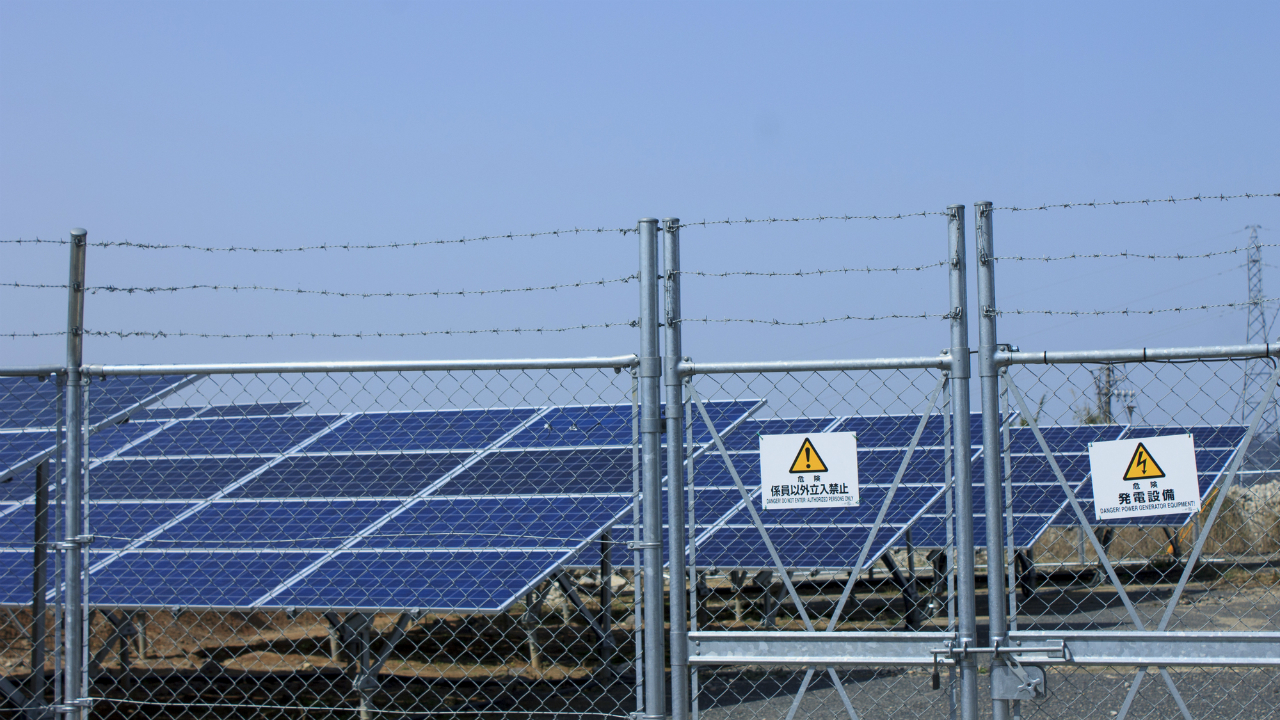 太陽光発電システムの周囲に巡らせる「フェンス」の重要性とは？