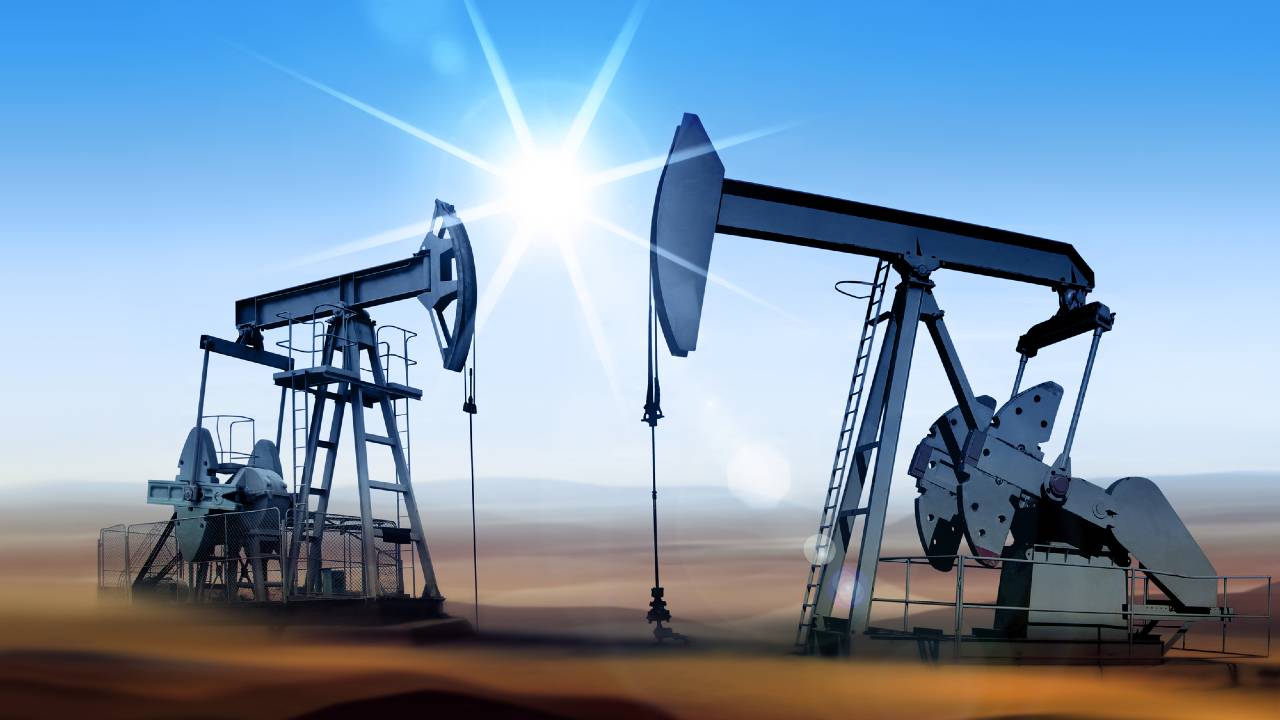 世界経済を振り回す「原油価格」…決定のしくみと暴落の可能性を考える