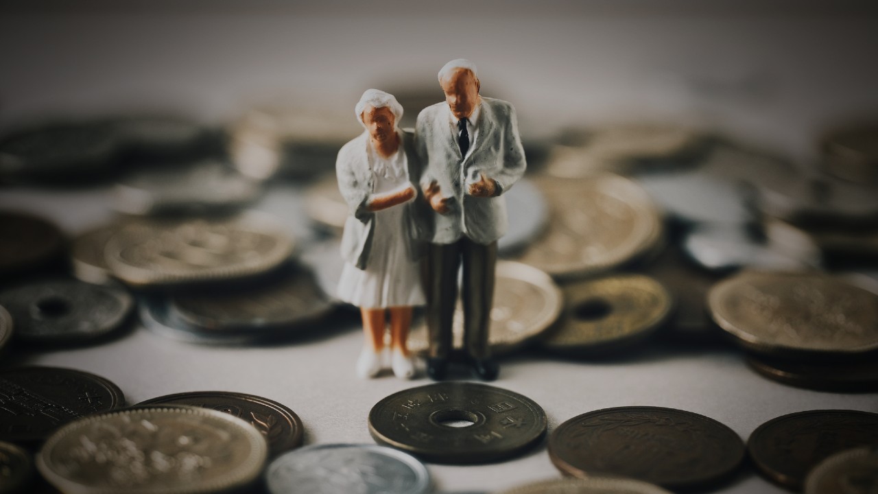 65歳・年金月22万円の老夫婦…預金「2,500万円」も、付きまとう〈老後破綻リスク〉に納得のワケ
