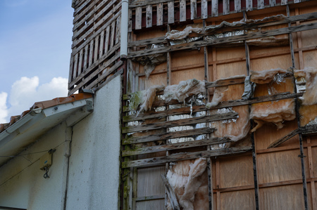 恐ろしい 新潟県にある 古い木造住宅 を襲った辛すぎる現実 富裕層向け資産防衛メディア 幻冬舎ゴールドオンライン