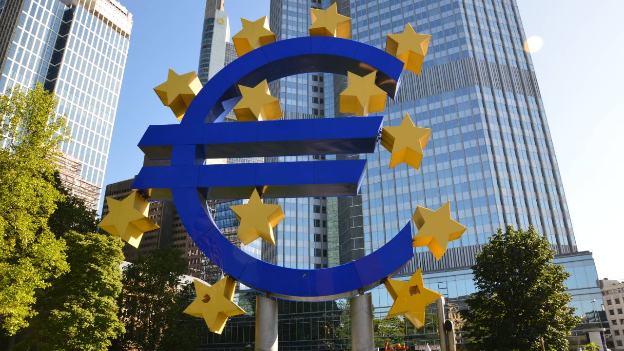 ECBの利上げも効果なし？とまらない「ユーロ安」はいつまで続くのか【国際金融アナリストが考察】