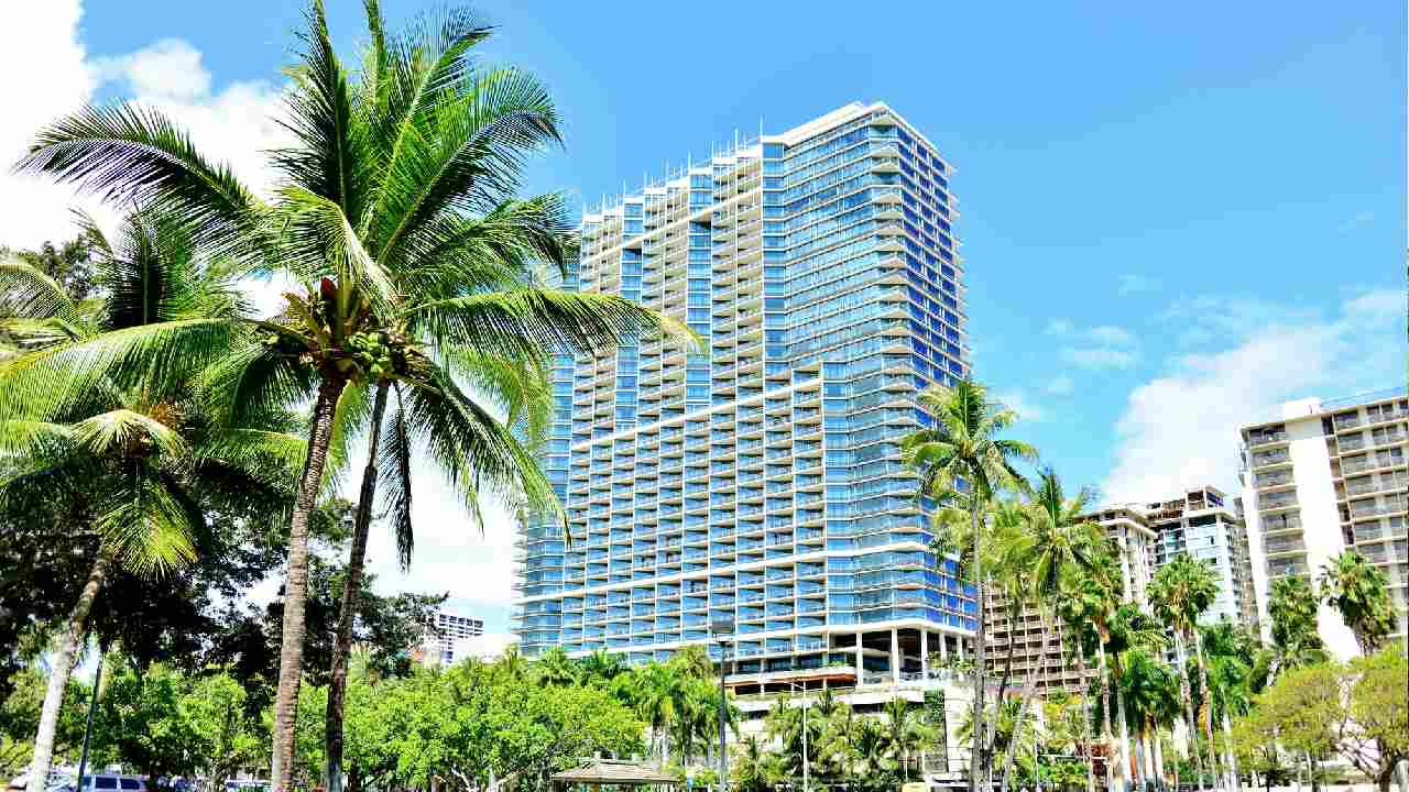 ハワイ・ワイキキの高級ホテル「トランプ」から「ヒルトン」にリブランド…投資家、戦々恐々の理由