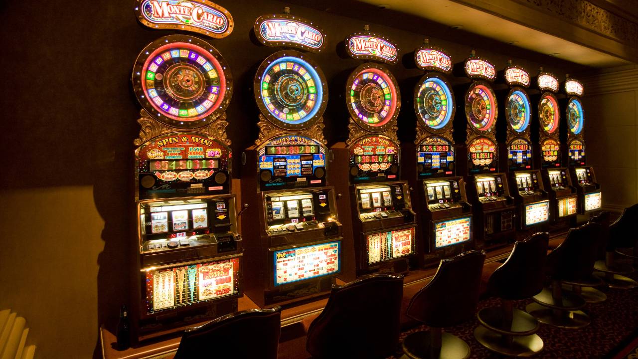 「だってギャンブルは、胴元の取り分が多いじゃない？」経済評論家が〈株の短期投資〉をお勧めするワケ