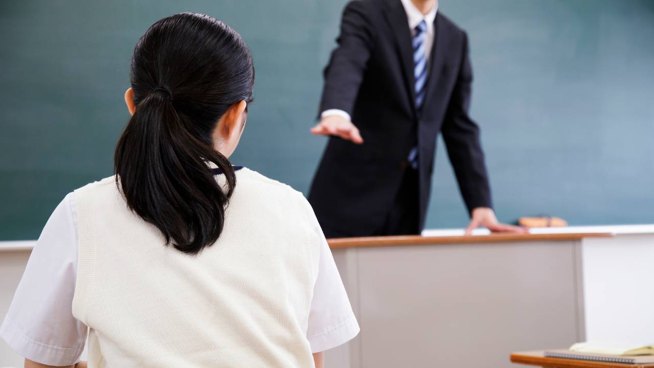 月40万円…民間企業並みの「日本の教師の給料」は低いのか？