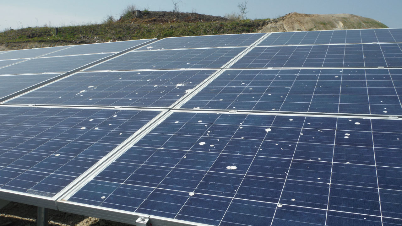 太陽光発電投資で必ず実施したい「パネルの洗浄」とは？