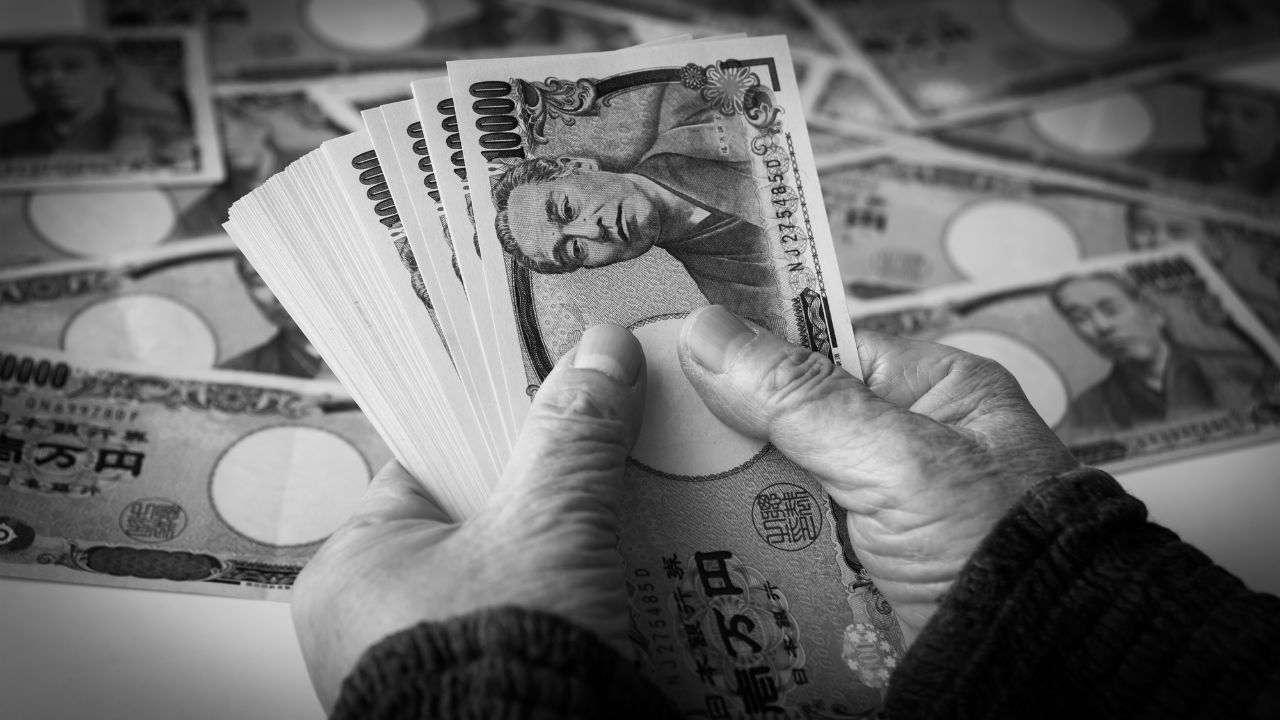 月8万円で母と生きた64歳息子…「お金がない」老老介護の末路