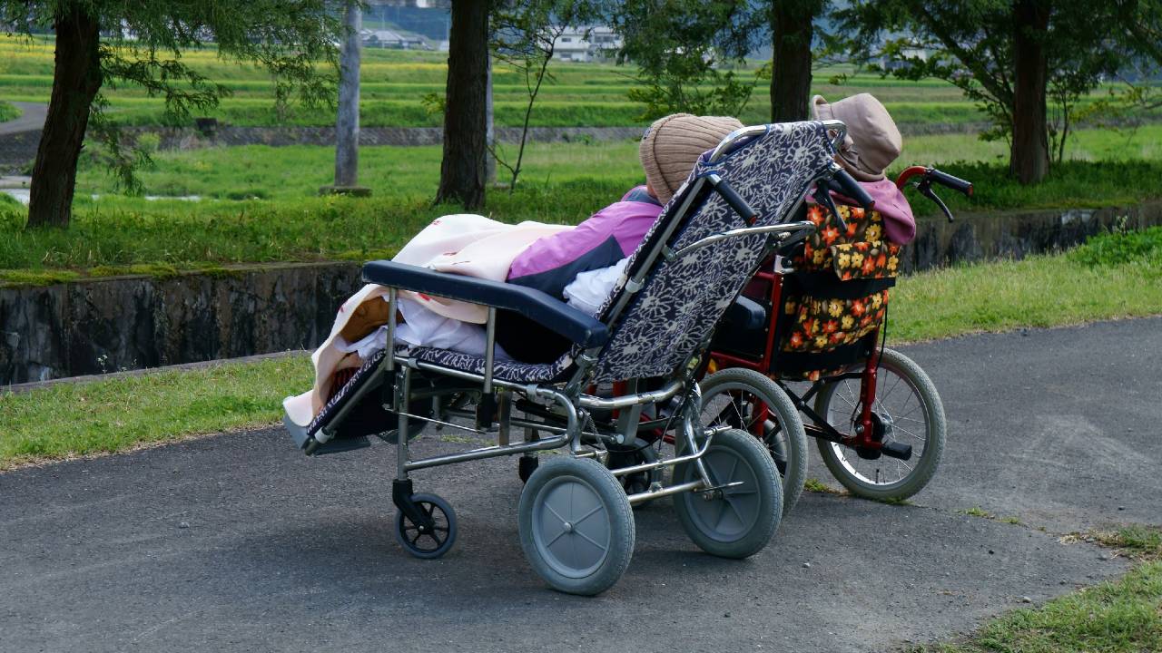 およそ10年…日本の高齢者「あまりに長い要介護期間」に戦慄