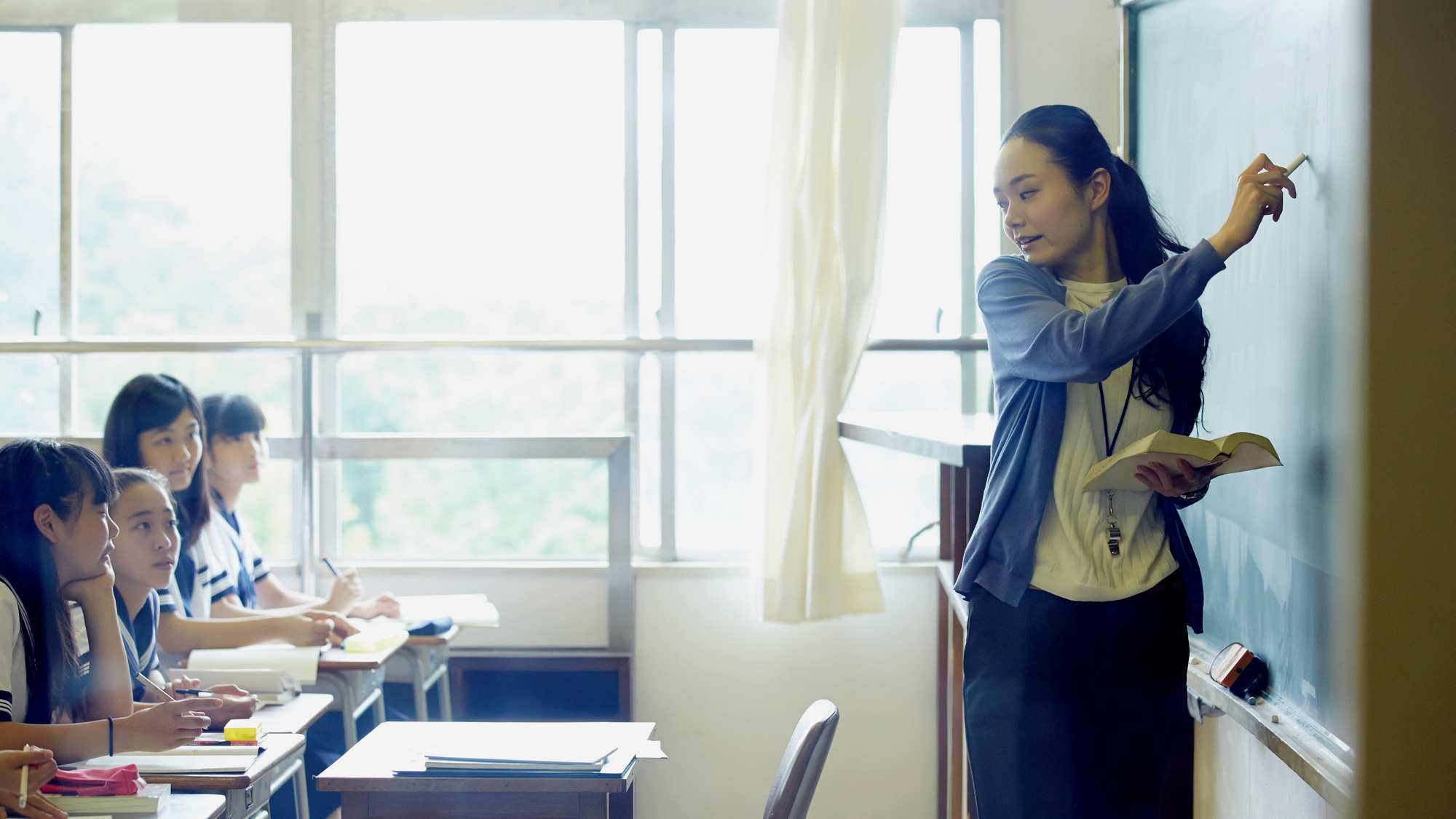 もはや警報レベル…日本の「教師のなり手不足」3つの辛い原因