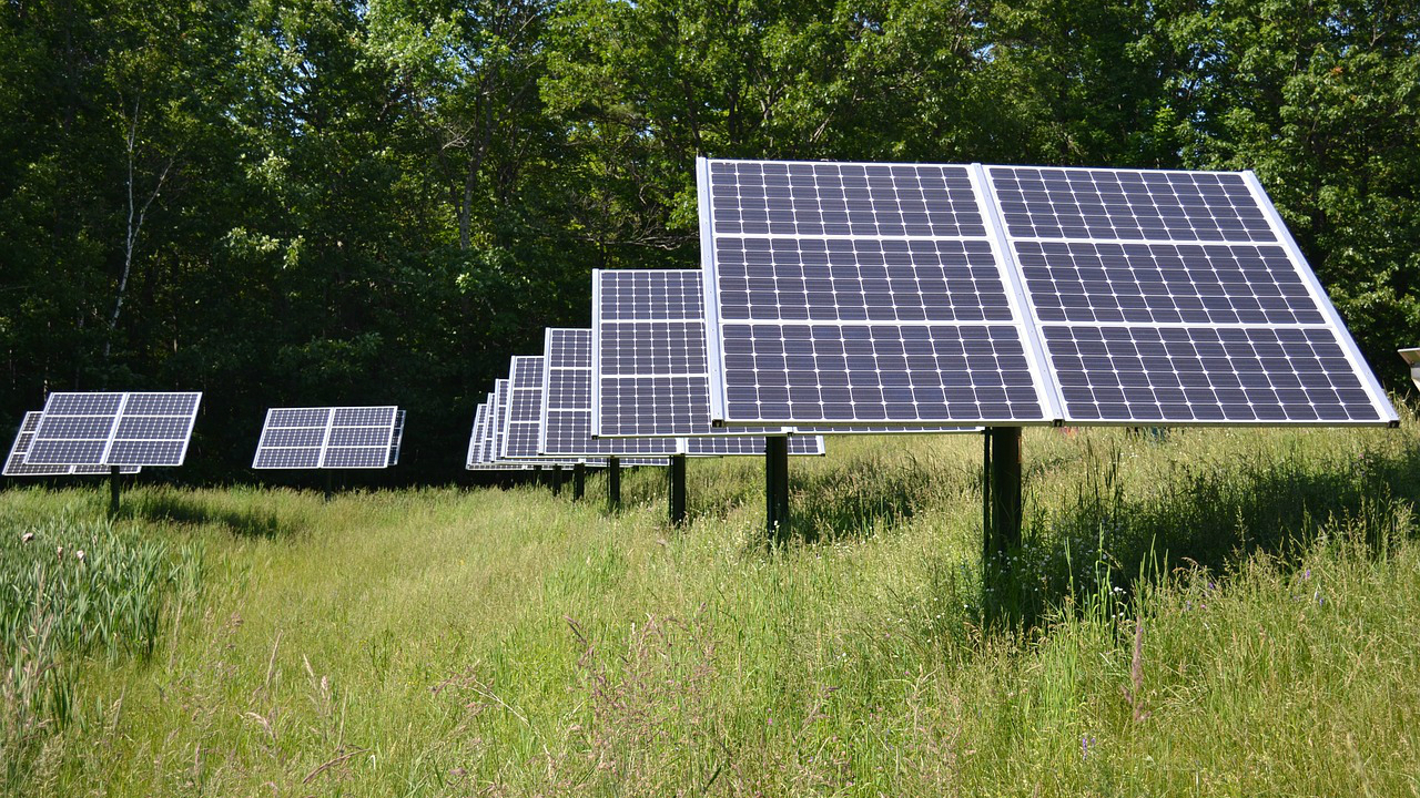 太陽光発電投資が不動産投資より「優位」といえる理由