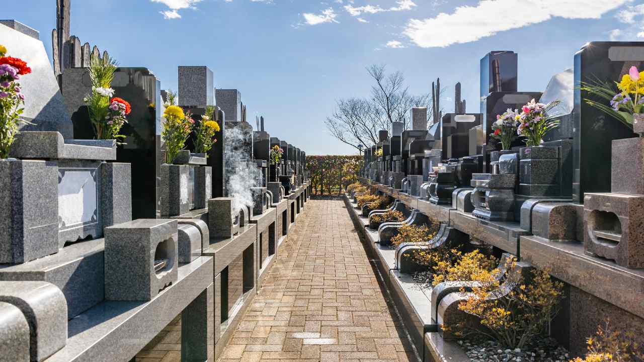 現代日本で「夫と同じお墓に入りたくない妻」が急増したワケ