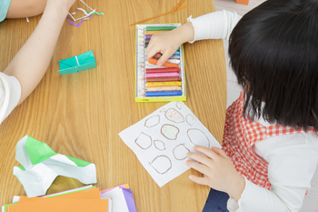 子どもの文字書き練習を あ から始めてはいけないワケ 富裕層向け資産防衛メディア 幻冬舎ゴールドオンライン