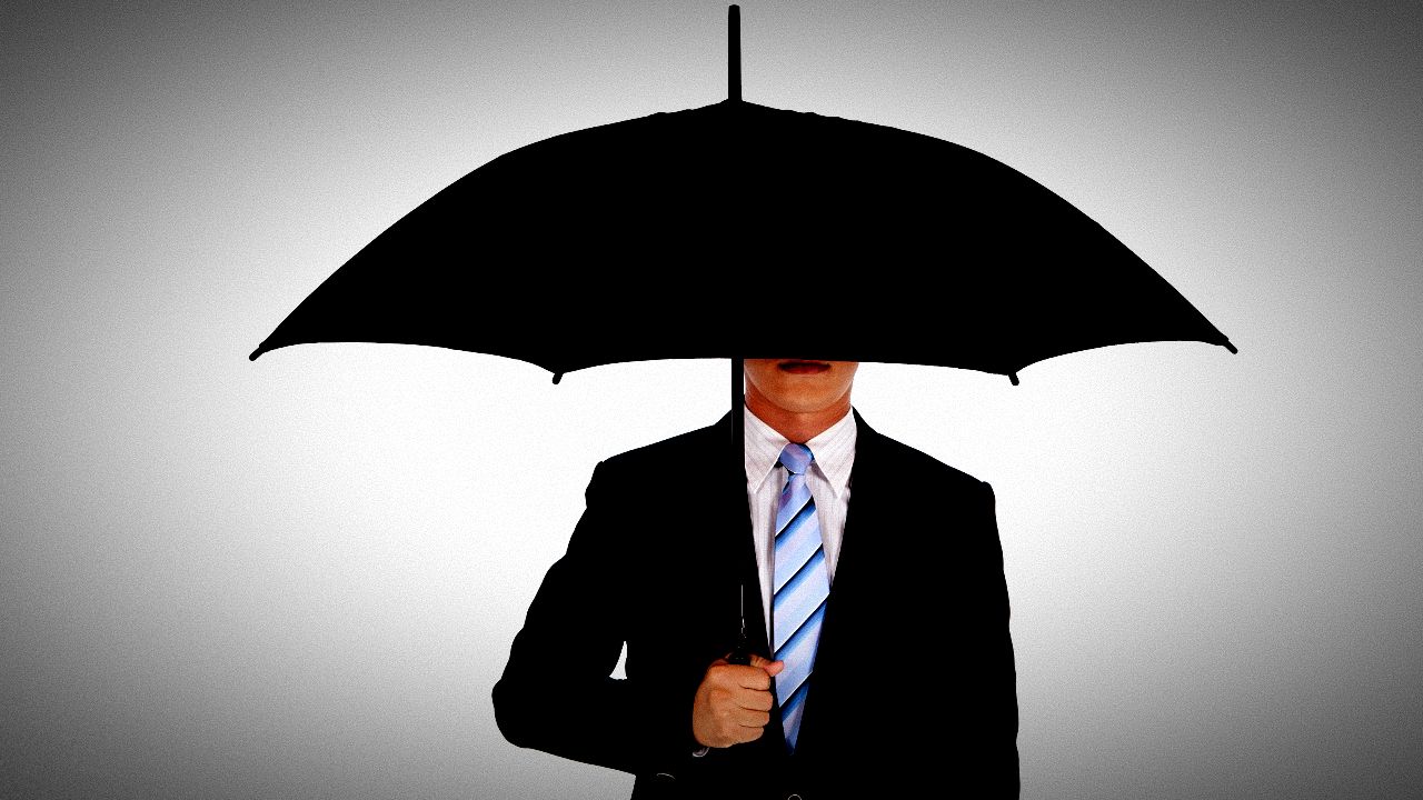 銀行を表す教訓「晴れた日に傘を貸し、雨の日に取り上げる」納得の理由【元メガバンク支店長が解説】